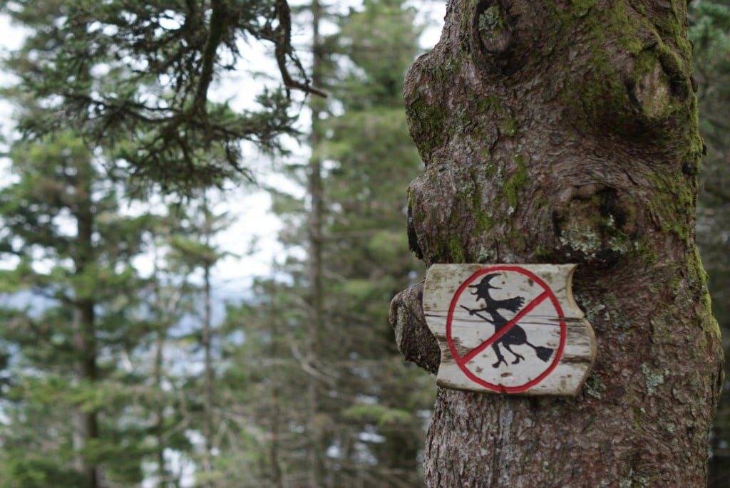 Keine fliegende Hexen erlaubt Bergen