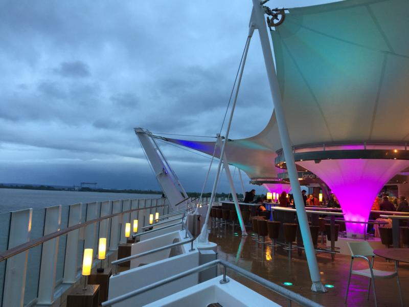 Lanai Bar Außenbereich AIDAprima Aussicht Panorama Abendstimmung