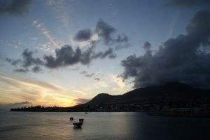 Atemberaubender Sonnenuntergang St. Kitts mit AIDA