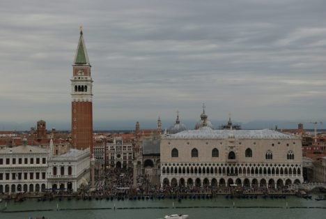 Markusplatz mit Dogenpalast Venedig