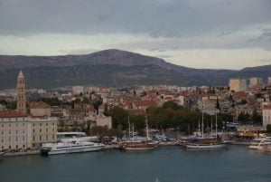 Sail Away Split mit AIDAbella Hafen Kroatien Boote Schiffe Meer