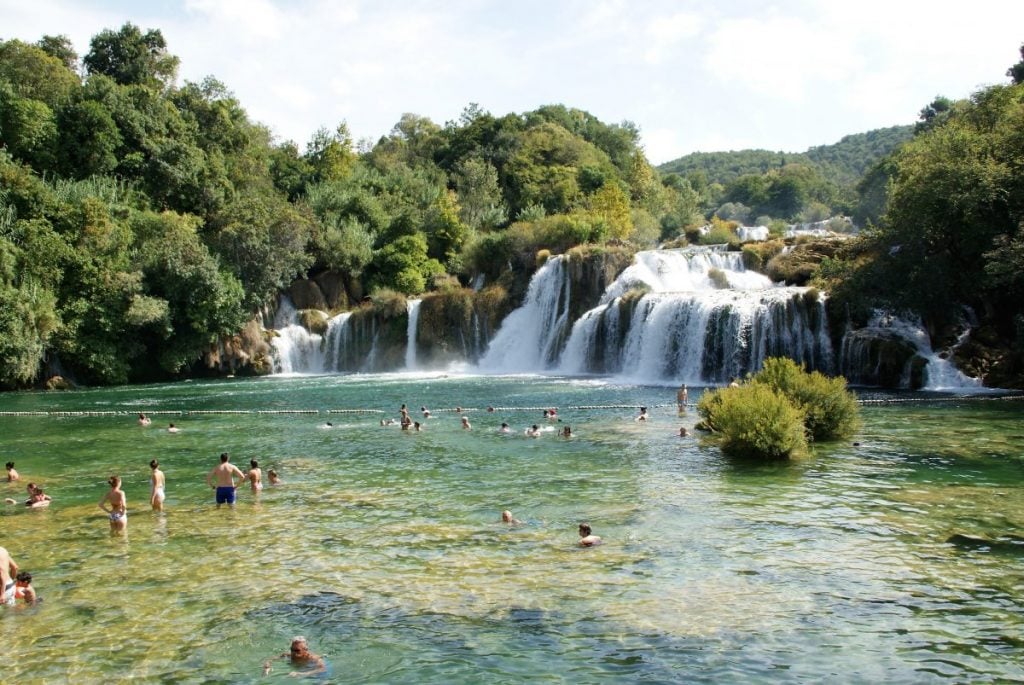 Badevergnügen im Skradinski buk Freizeit Baden Schwimmen Nationalpark Krka Kroatien