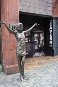 Skulptur vor dem Cavern Club Liverpool