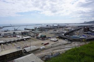 Fährhafen von Dover Kreidefelsen Schiffe Boote