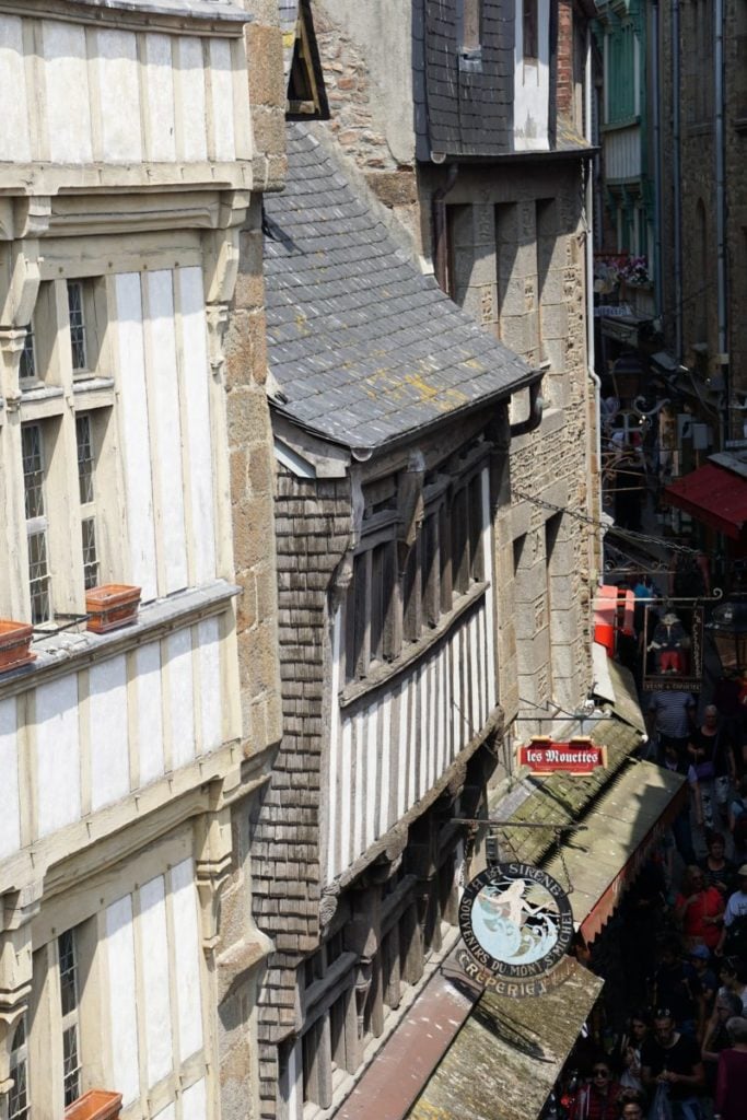 Grande Rue - Blick von der Stadtmauer Mont-Saint-Michel