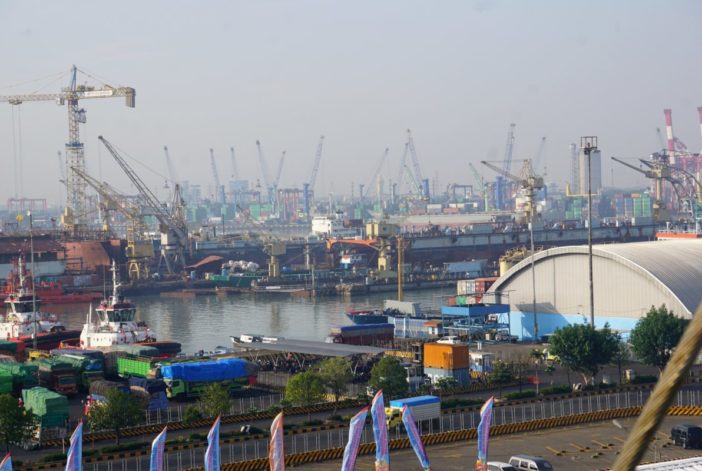  Hafen  von Surabaya  Siebenweltmeere